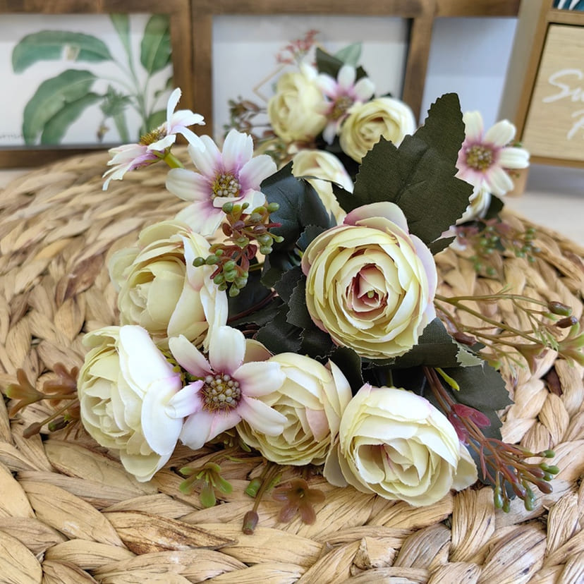 Искусственные цветы в Кургане | Цветы искусственные «Камелии с мелкоцветом», сиренево-молочные, букет