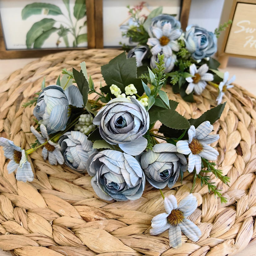 Искусственные цветы в Кургане | Цветы искусственные «Камелии с мелкоцветом», голубые, букет